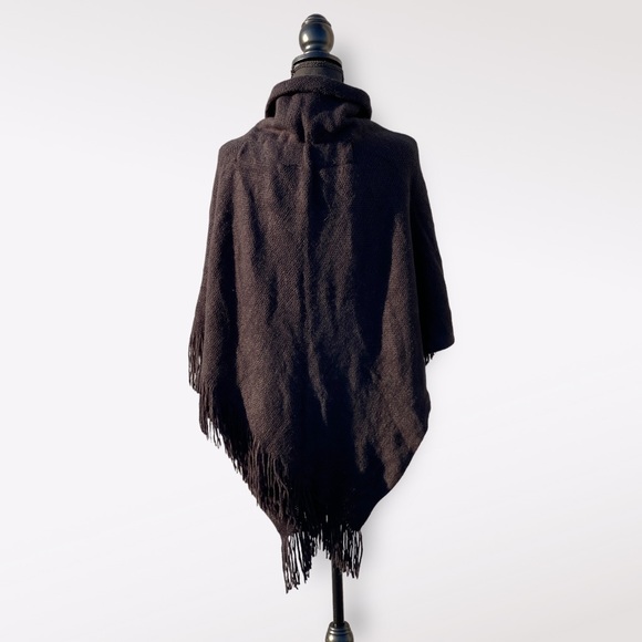 David And Young Women’s Poncho | One Size - Picture 5 of 6